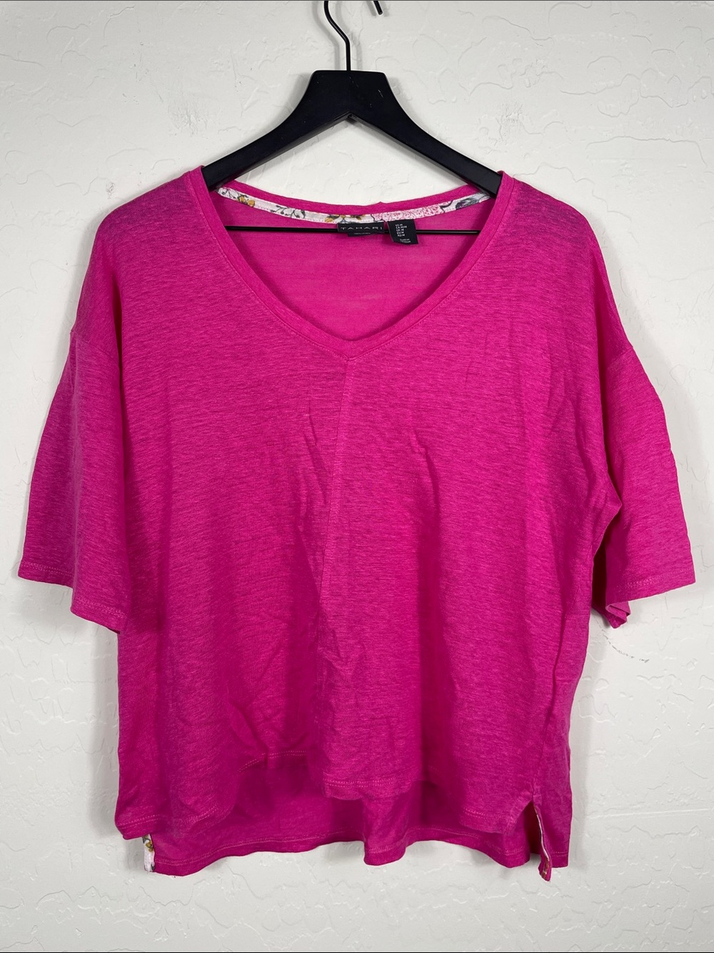 Tahari Short Sleeve Boxy Linen V-Neck high Low Hem Tee in Hot Pink Size M